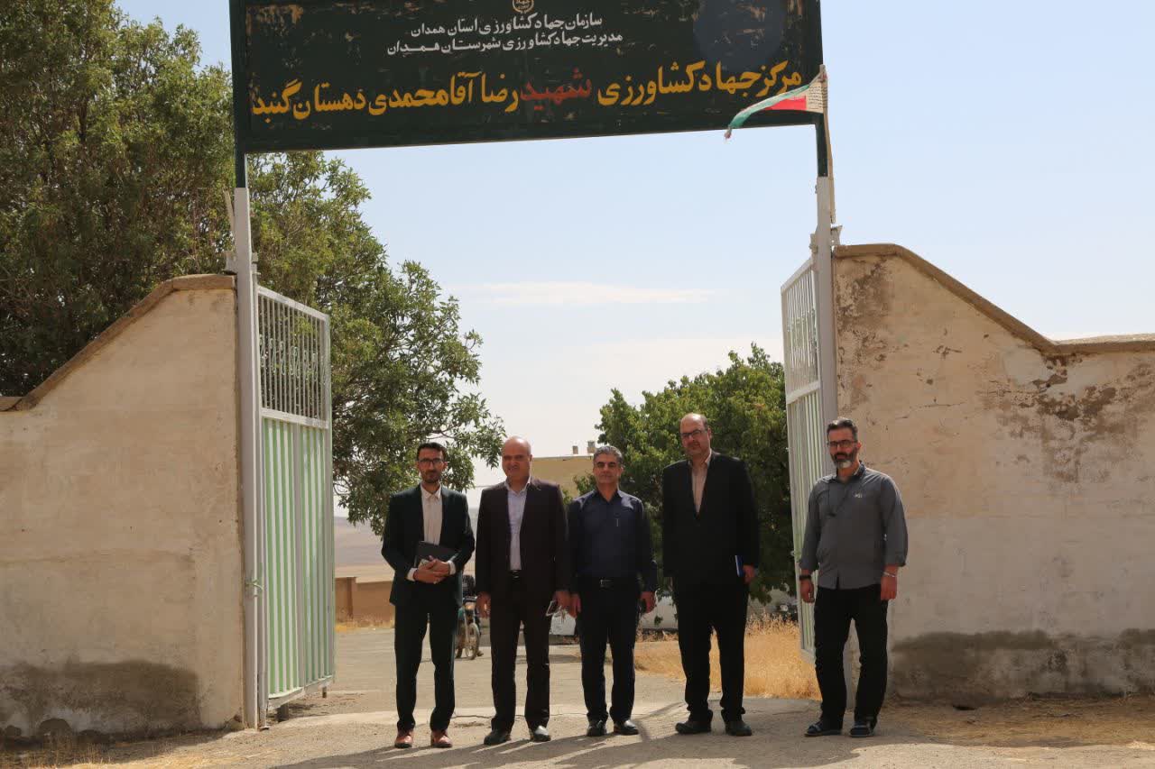 بازدید نماینده سازمان اداری و استخدامی کشور از مرکز جهاد کشاورزی گنبد شهرستان همدان